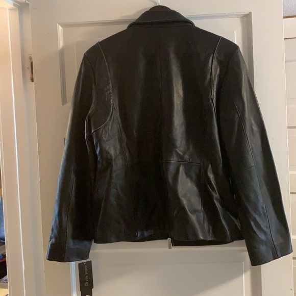 Gorgeous black leather jacket. - Picture 3 of 7